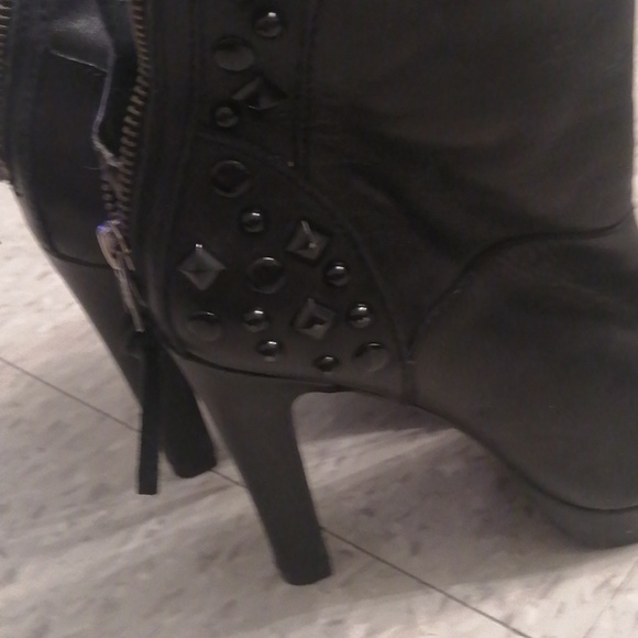 Le Chateau heels - Picture 3 of 3